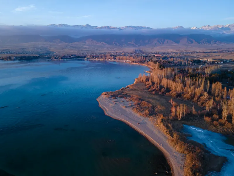 Issyk-Kul y el Tian Shan
